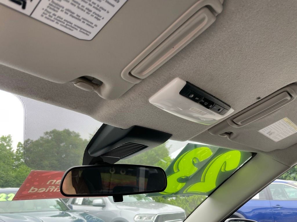 2023 Nissan Kicks SV Two-Tone Paint