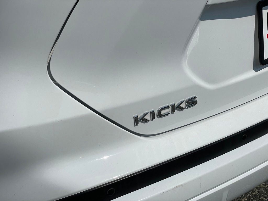 2021 Nissan Kicks SR