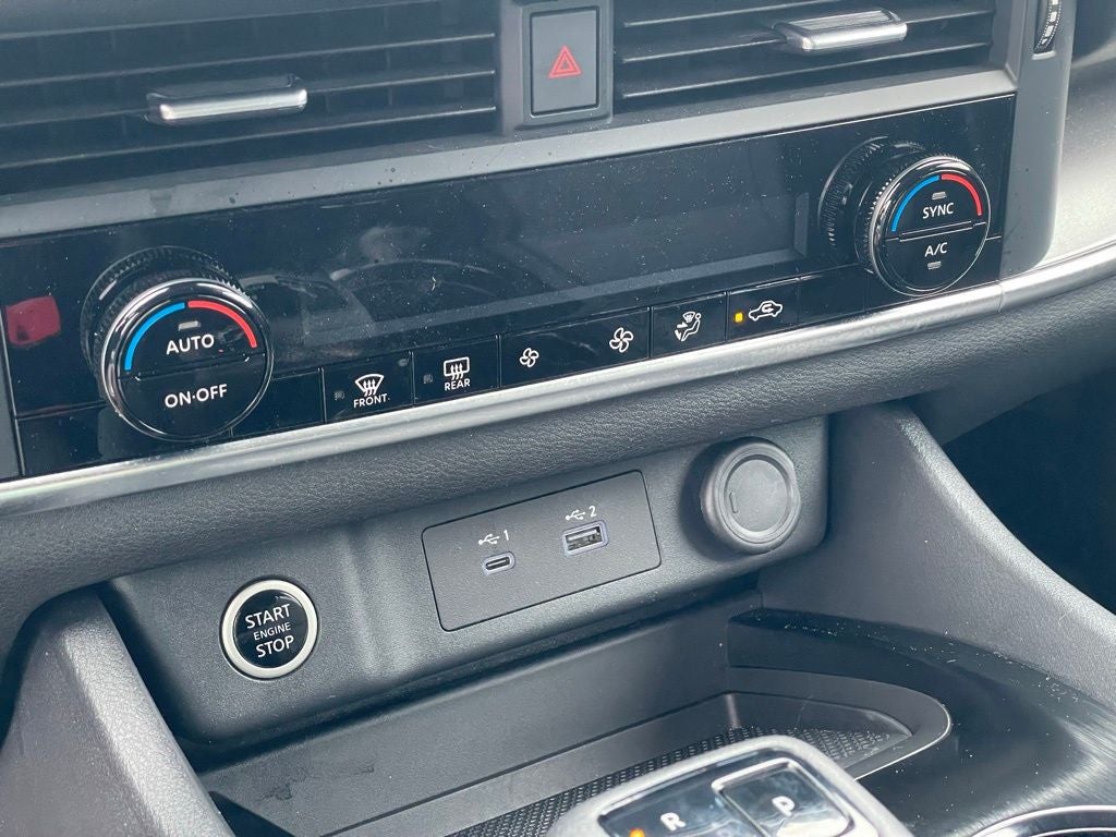2023 Nissan Rogue SV Cloth Seating