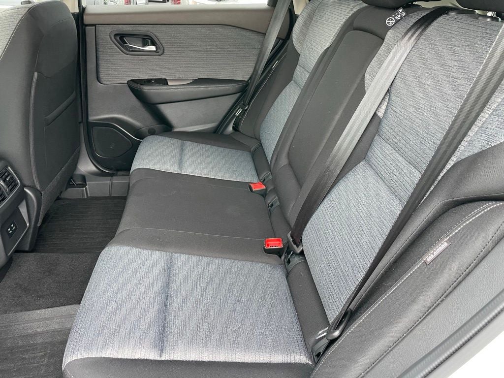 2023 Nissan Rogue SV Cloth Seating
