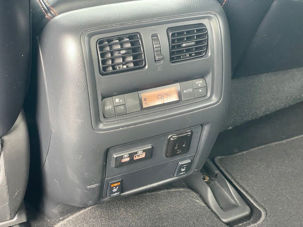 2020 Nissan Pathfinder SL