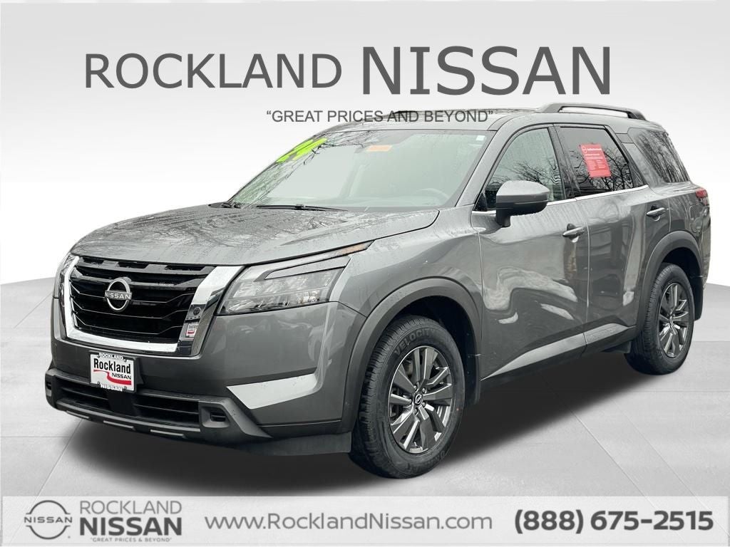 2024 Nissan Pathfinder SV