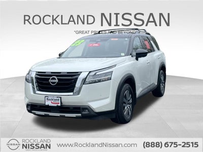 2023 Nissan Pathfinder SL w/Cross Bars