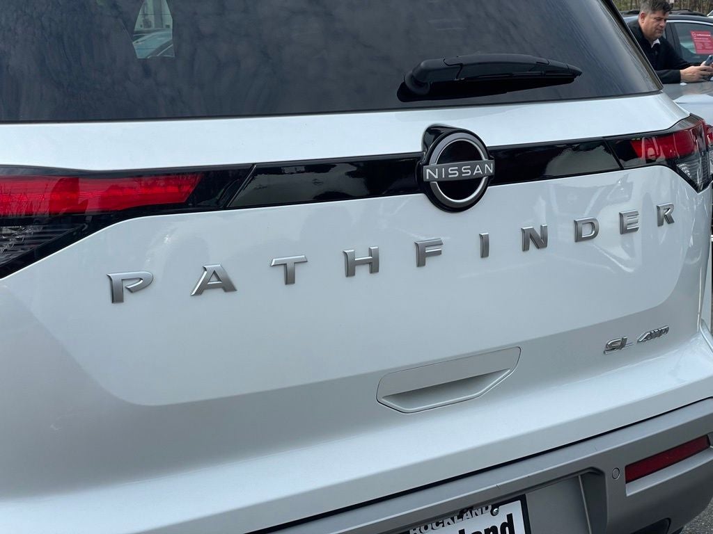 2025 Nissan Pathfinder SL