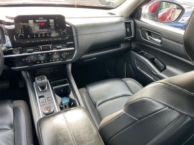 2023 Nissan Pathfinder SL Premium
