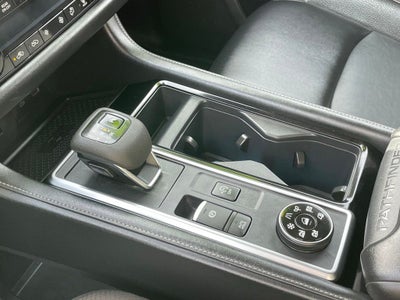 2023 Nissan Pathfinder SL Premium