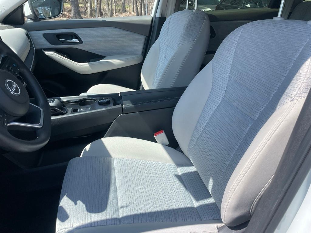 2023 Nissan Rogue SV with Cloth Seating