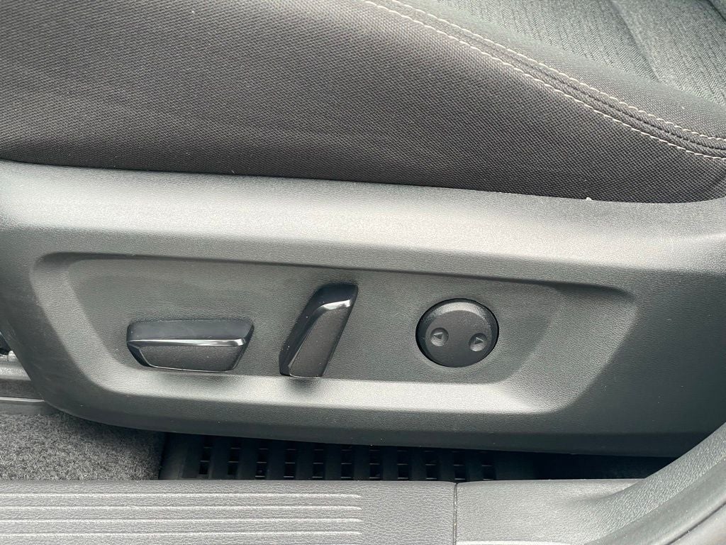 2023 Nissan Rogue SV Cloth Seating