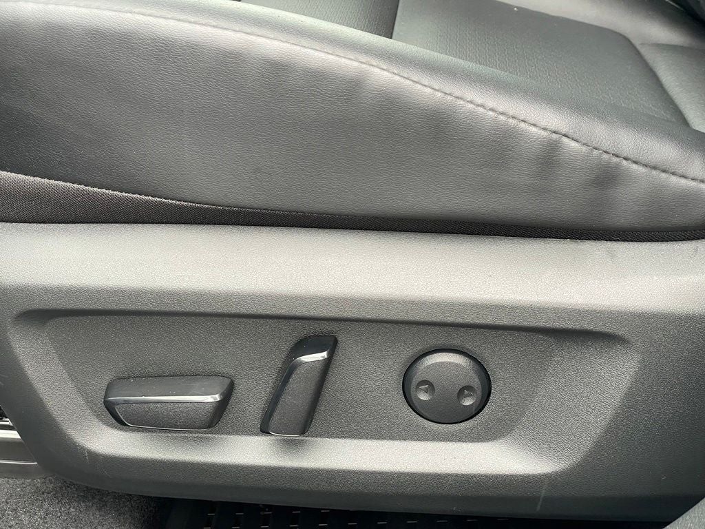 2023 Nissan Rogue SV premium