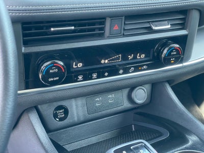 2024 Nissan Rogue SV Cloth Seating