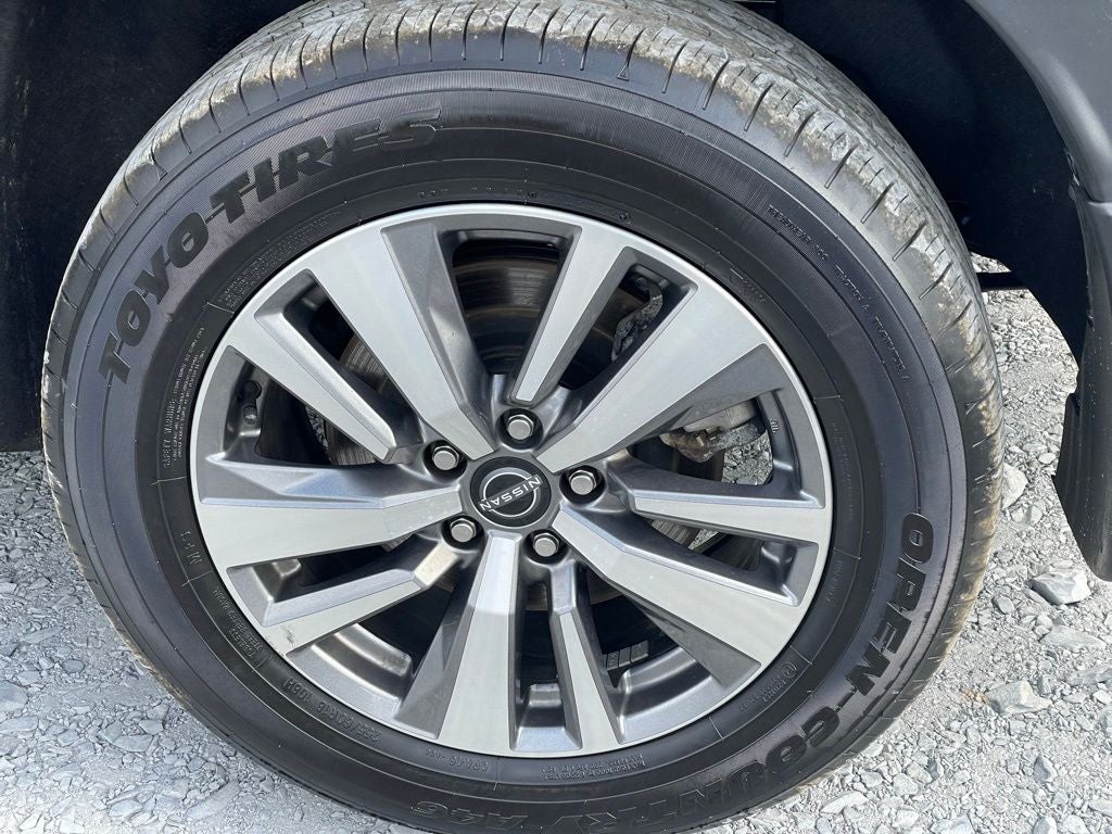 2022 Nissan Pathfinder SL