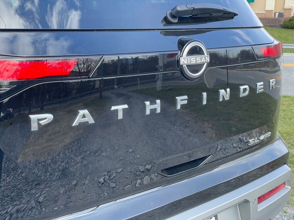 2022 Nissan Pathfinder SL