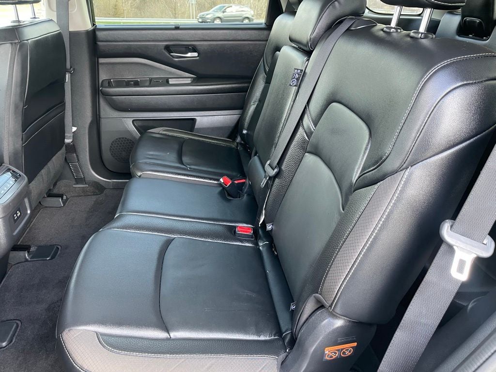 2022 Nissan Pathfinder SL