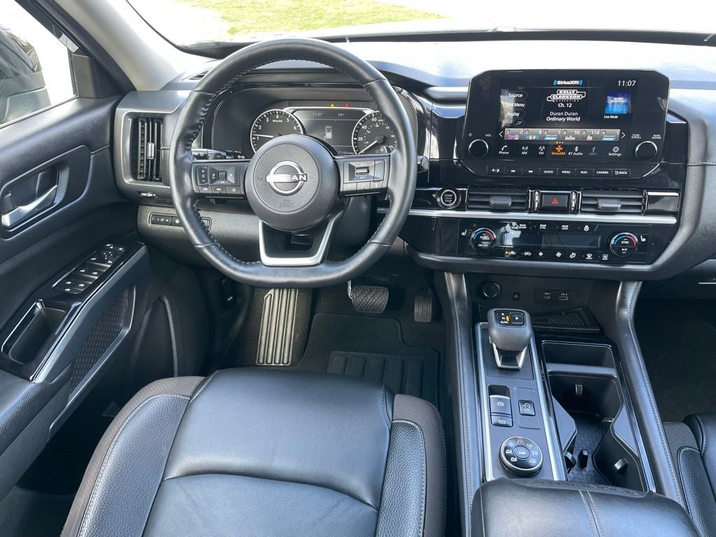 2022 Nissan Pathfinder SL