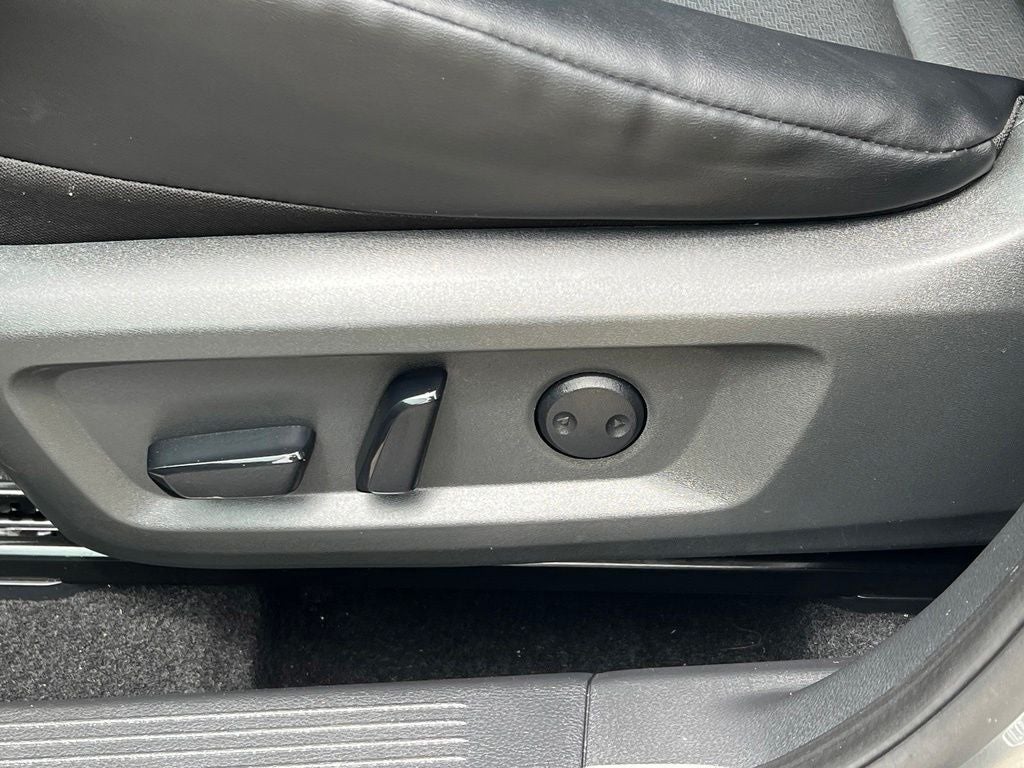 2023 Nissan Rogue SV premium