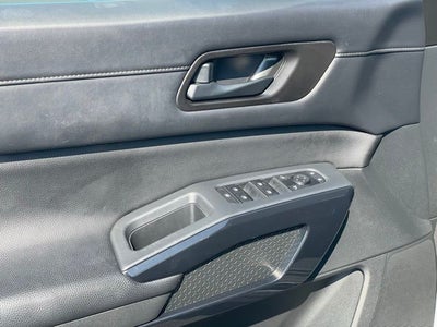 2023 Nissan Pathfinder SV