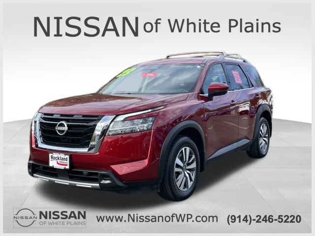 2023 Nissan Pathfinder SL w/Cross Bars