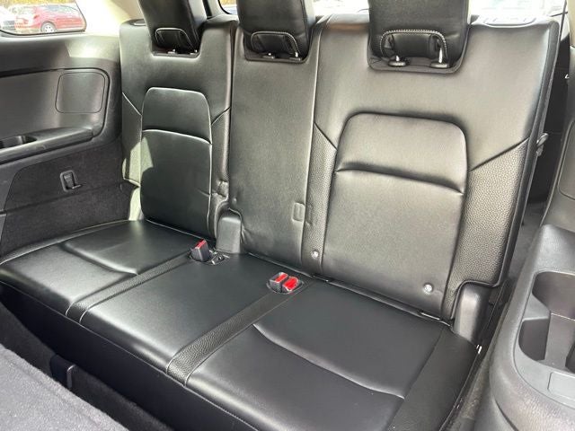 2023 Nissan Pathfinder SL w/Cross Bars