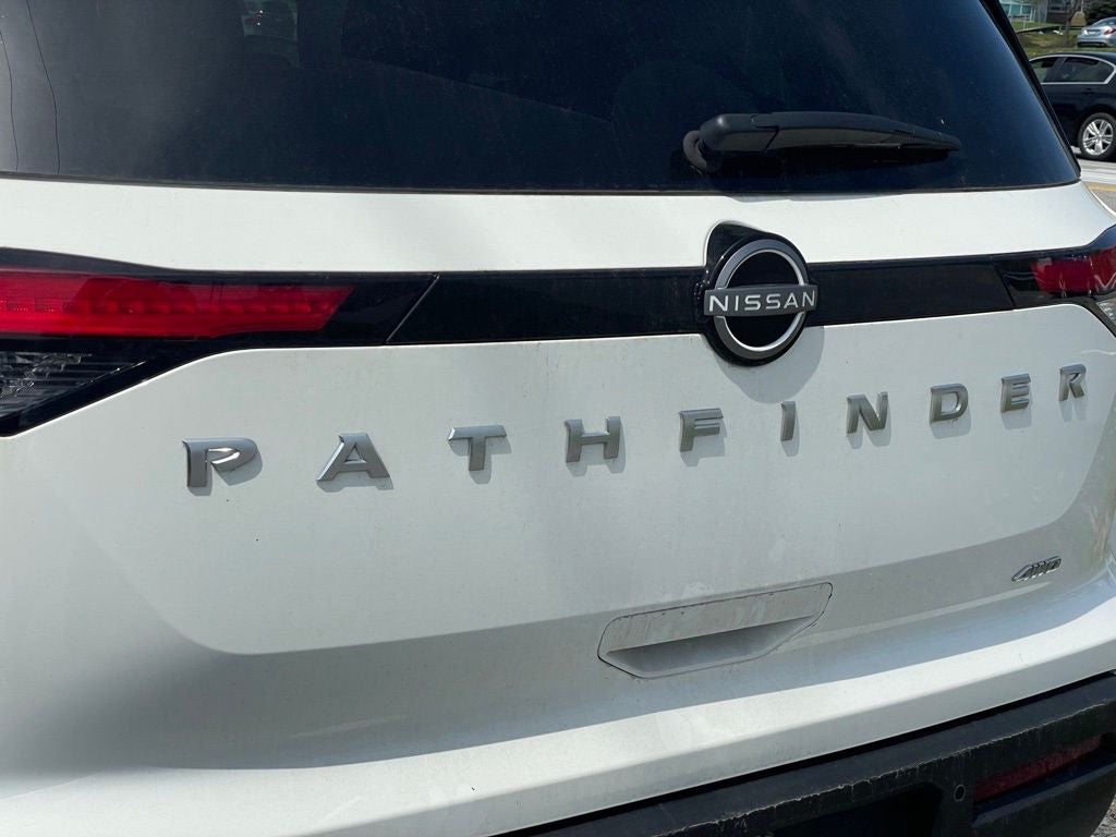 2025 Nissan Pathfinder SV