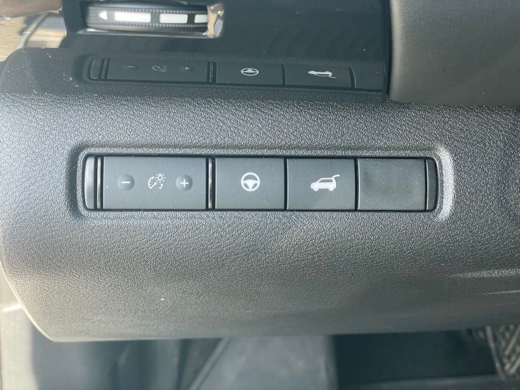 2023 Nissan Pathfinder SV Premium w/Captain Chairs & Crossbars
