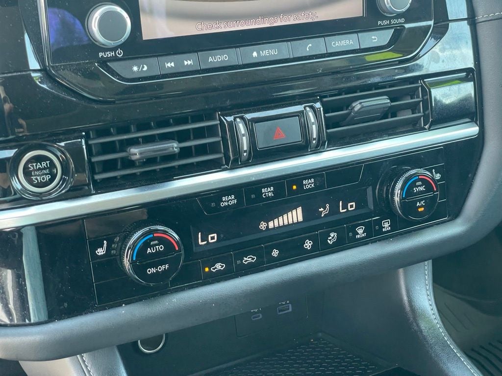 2023 Nissan Pathfinder SV Premium w/Captain Chairs & Crossbars