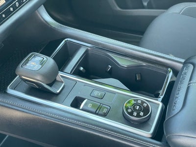 2023 Nissan Pathfinder SV Premium w/Captain Chairs & Crossbars