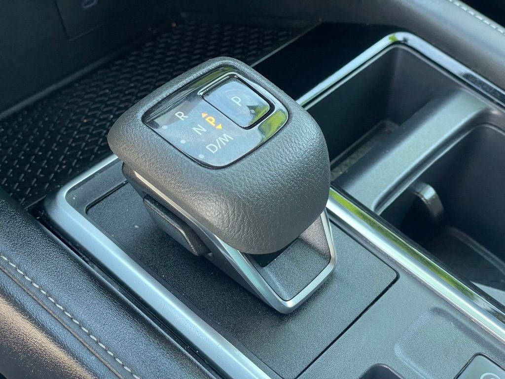 2023 Nissan Pathfinder SV Premium w/Captain Chairs & Crossbars