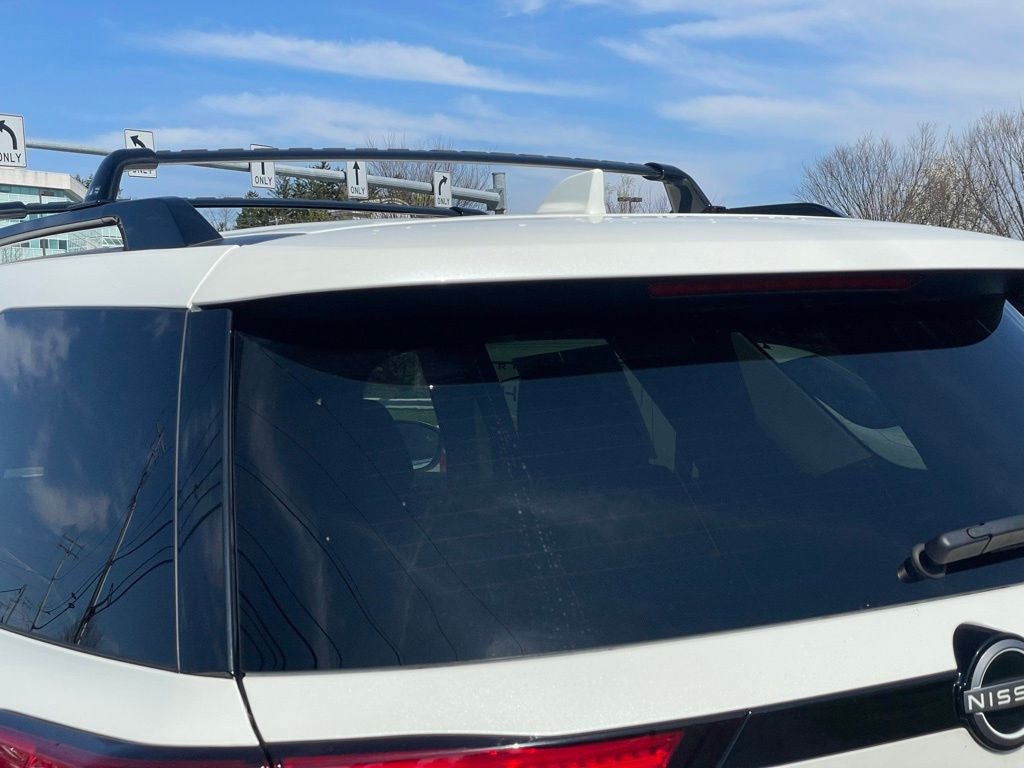 2023 Nissan Pathfinder SV Premium w/Captain Chairs & Crossbars