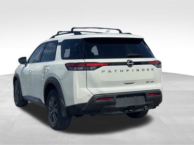 2023 Nissan Pathfinder SV Premium w/Captain Chairs & Crossbars