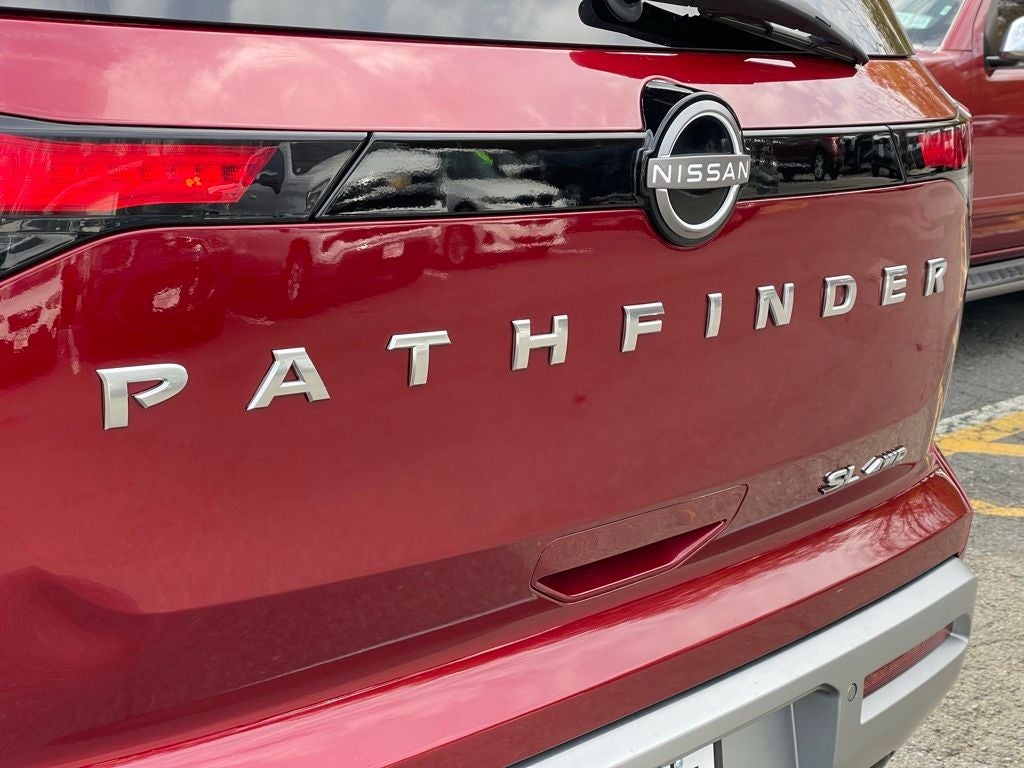 2022 Nissan Pathfinder SL
