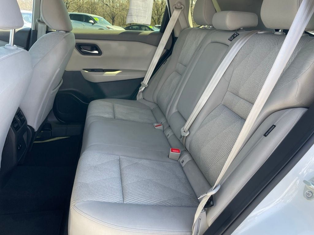 2024 Nissan Rogue SV Cloth Seating