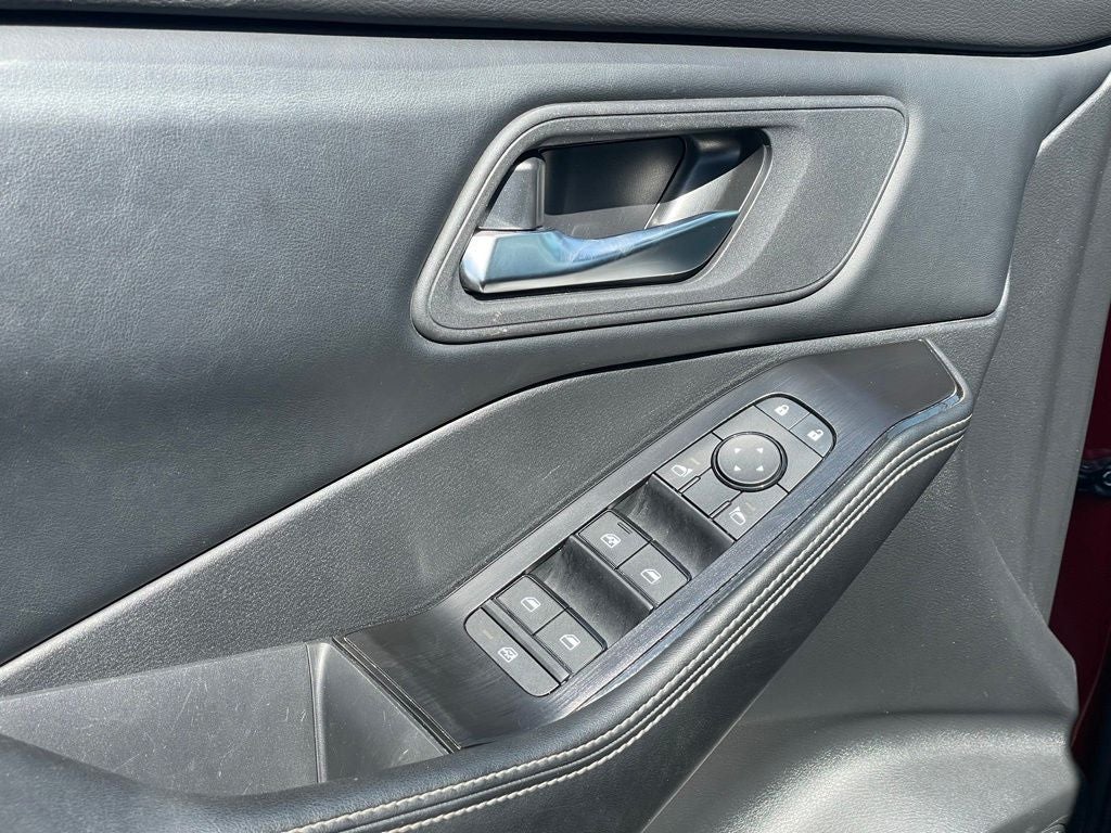 2025 Nissan Rogue SV Cloth Seating